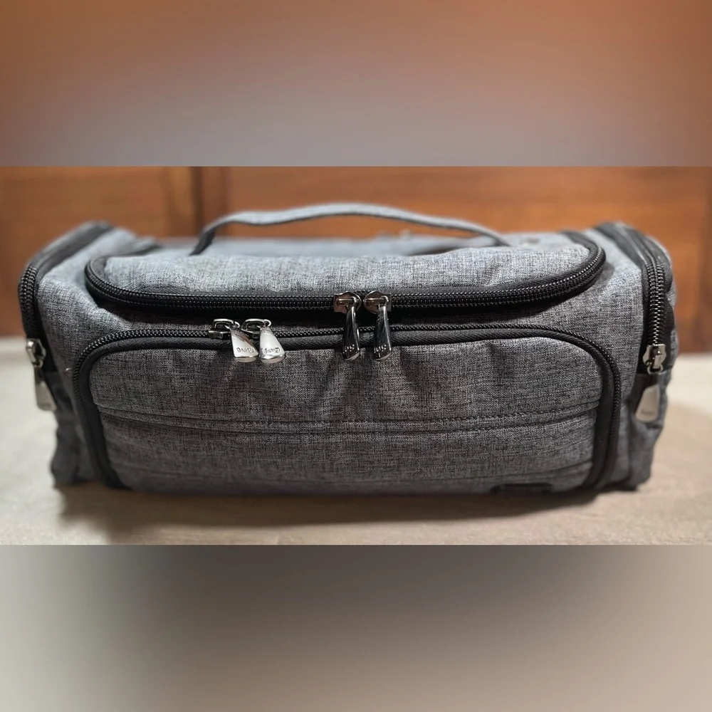 Lug Trolley Gray Cosmetic Case